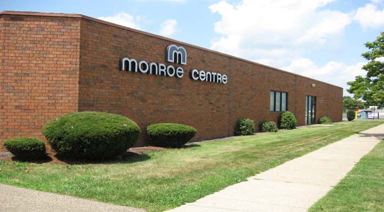 1260 Monroe St NW, New Philadelphia, OH à louer - Photo de l’immeuble – Image 3 sur 21