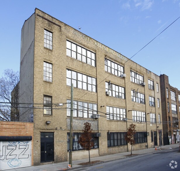 47 Thames St, Brooklyn, NY à vendre - Photo de l’immeuble – Image 2 sur 8