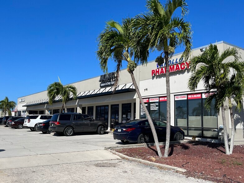 447 Cape Coral Pky E, Cape Coral, FL à louer - Photo de l’immeuble – Image 1 sur 13