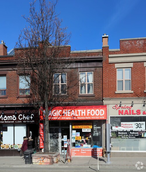 646 Bloor St W, Toronto, ON à louer - Photo de l’immeuble – Image 2 sur 2