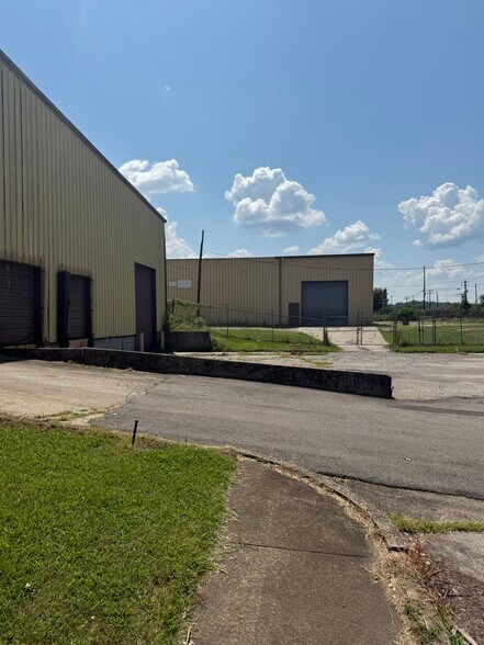 3335 35th Ave N, Birmingham, AL à louer - Photo de l’immeuble – Image 3 sur 33