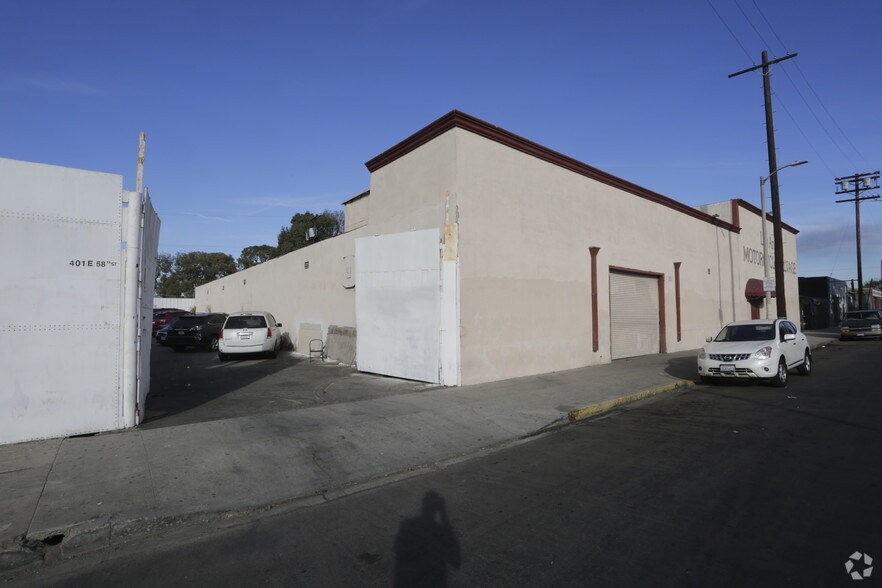 425 E 58th St, Los Angeles, CA à louer - Photo de l’immeuble – Image 2 sur 73