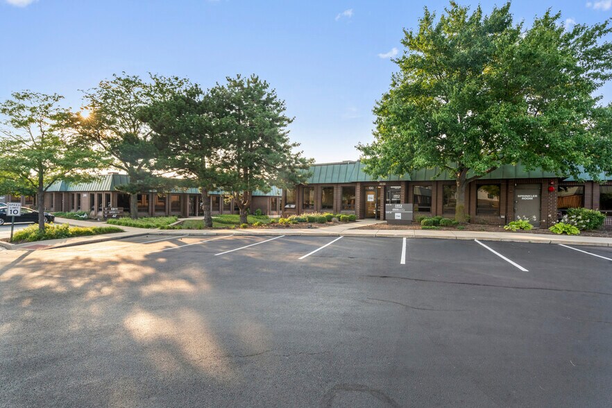 3030-3140 Finley Rd, Downers Grove, IL à louer - Photo de l’immeuble – Image 1 sur 5