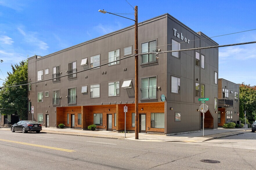 5607 E Burnside St, Portland, OR à vendre - Photo de l’immeuble – Image 1 sur 13