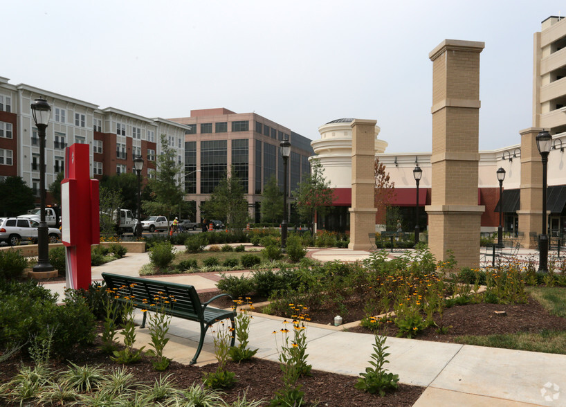 2674 Avenir Plz, Vienna, VA à louer - Photo de l’immeuble – Image 2 sur 9