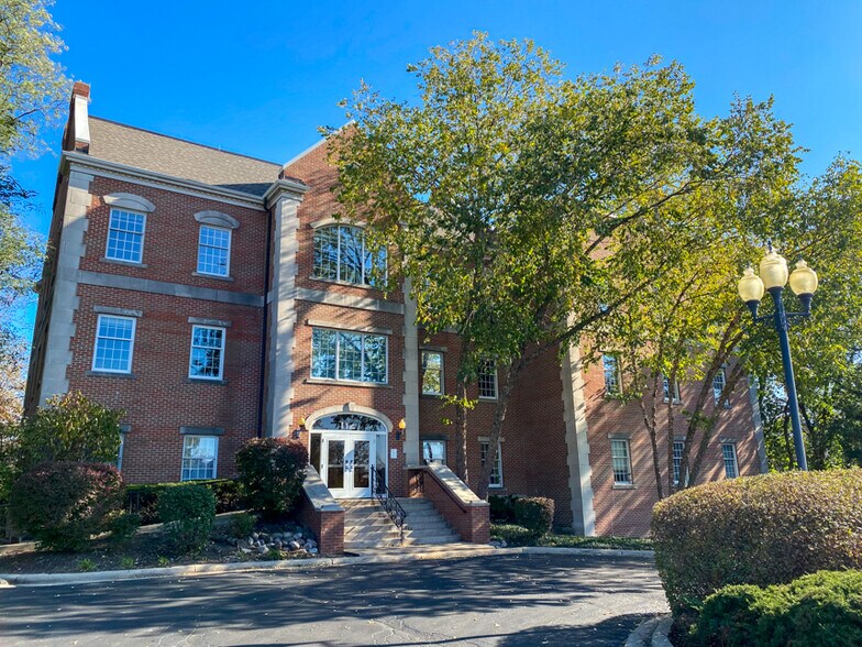 1121 E Main St, St Charles, IL à louer - Photo principale – Image 1 sur 21