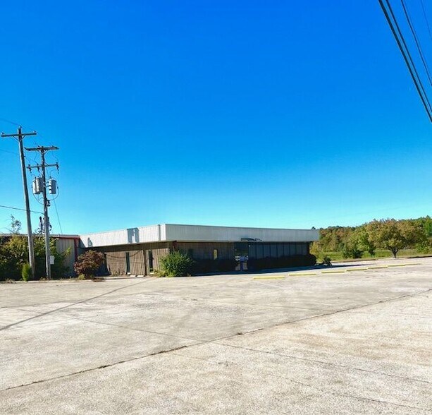 1380 Burkesville Rd, Columbia, KY à louer - Photo de l’immeuble – Image 2 sur 6