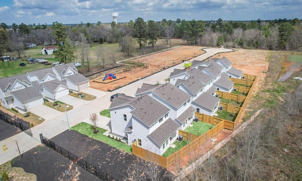 2714 Discovery Trails Ct, Conroe, TX à vendre - Photo de la construction – Image 1 sur 1