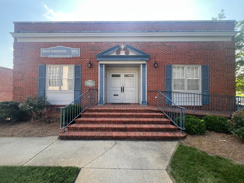 239 N Edgeworth St, Greensboro, NC à vendre - Photo de l’immeuble – Image 3 sur 11