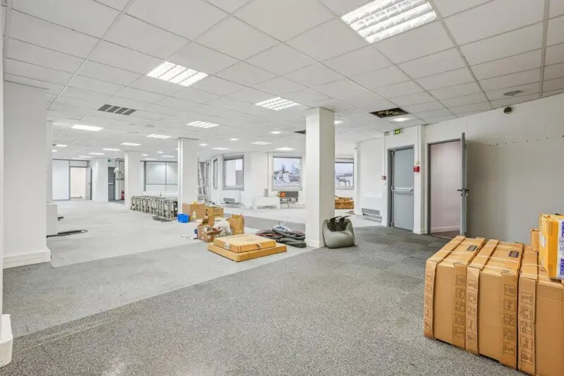 Bureau dans Levallois-Perret à louer - Photo de l’immeuble – Image 2 sur 6