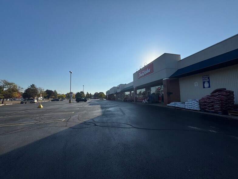 33503-33533 5 Mile Rd, Livonia, MI à vendre - Photo de l’immeuble – Image 2 sur 8