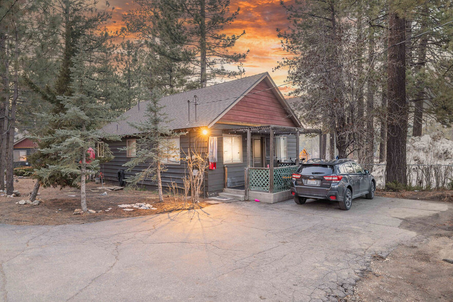 560 Jeffries St, Big Bear Lake, CA à vendre - Photo de l’immeuble – Image 3 sur 9