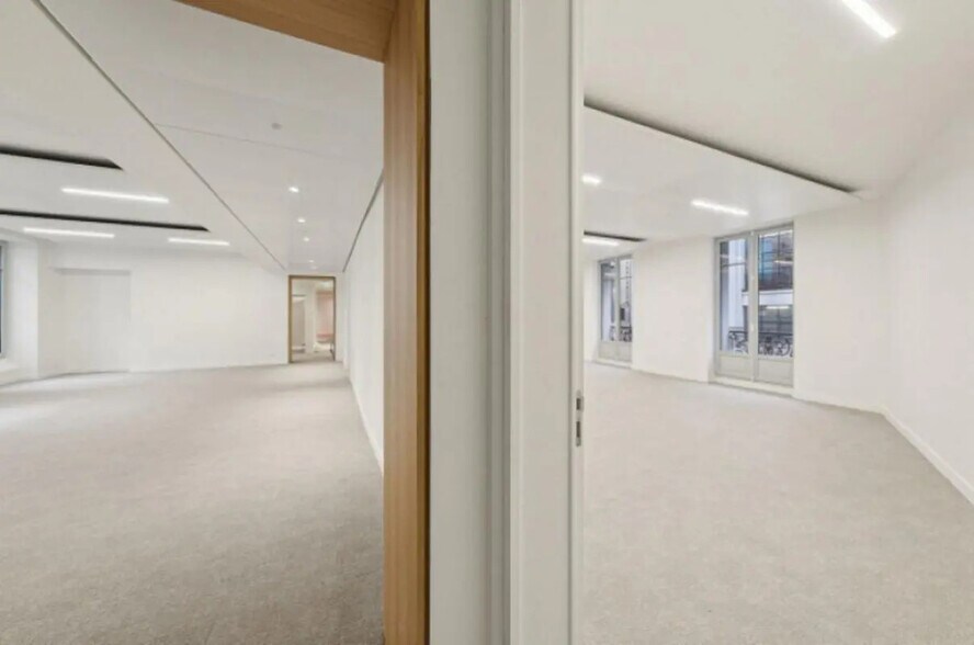 122 Rue La Boétie, Paris à louer - Photo de l’immeuble – Image 3 sur 6