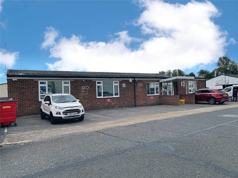 12 Tallon Rd, Brentwood à louer - Photo de l’immeuble – Image 2 sur 16