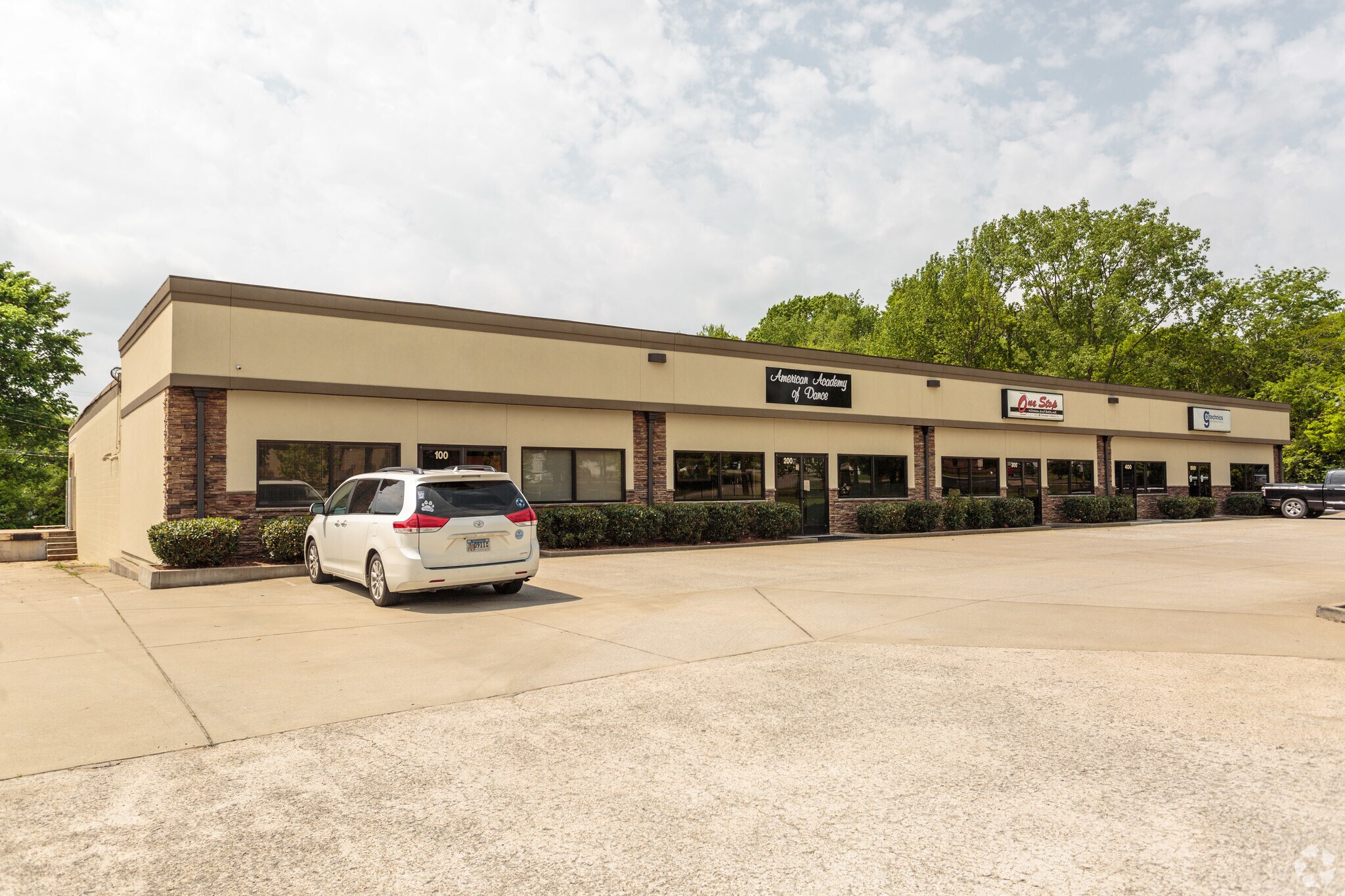 13 Industrial Park Dr, Hendersonville, TN à louer Photo principale– Image 1 sur 58