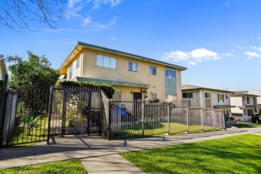 543 N Ardmore Ave, Los Angeles, CA à vendre - Photo de l’immeuble – Image 2 sur 20