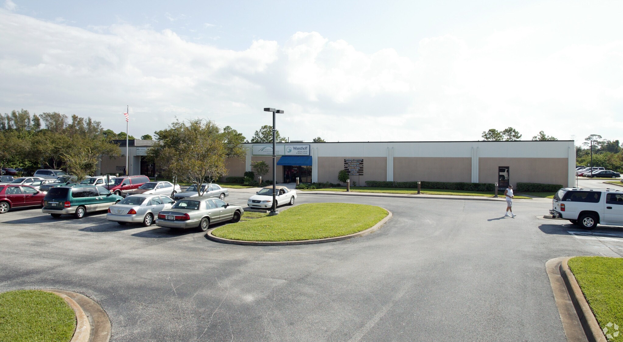 2400 N Courtenay Pkwy, Merritt Island, FL à vendre Photo principale– Image 1 sur 1