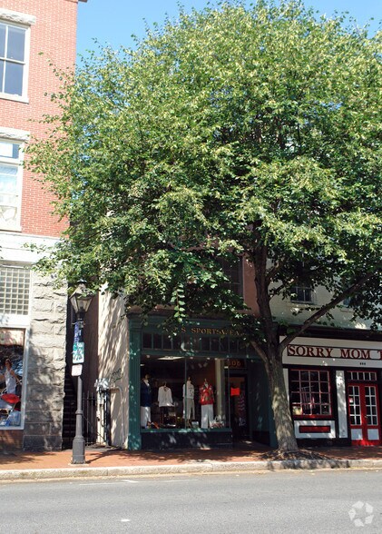 806 Caroline St, Fredericksburg, VA à louer - Photo de l’immeuble – Image 1 sur 1