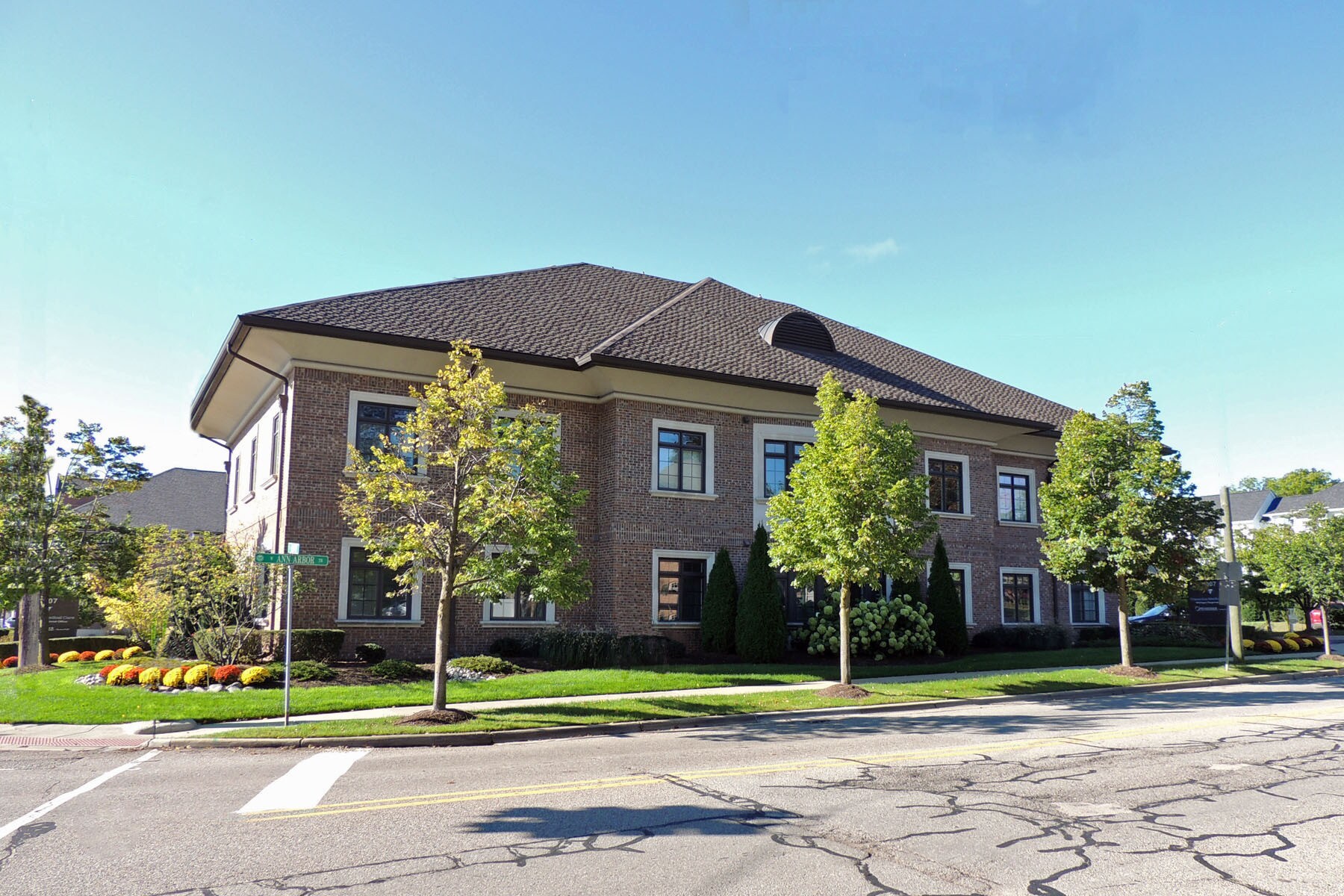 1007 W Ann Arbor Trl, Plymouth, MI à louer Photo principale– Image 1 sur 2