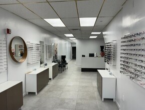 83-02 Broadway, Elmhurst, NY à louer Photo intérieure– Image 1 sur 1