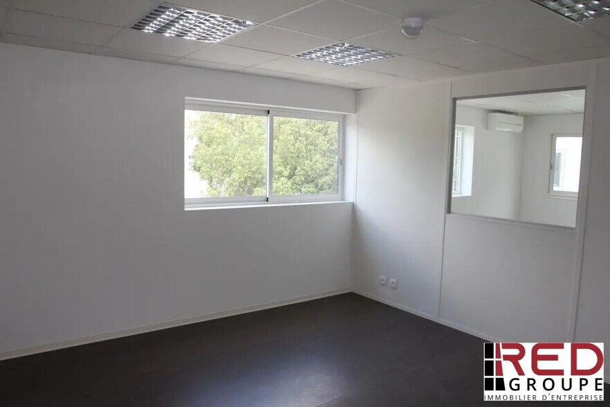 Bureau dans Gémenos à louer - Photo de l’immeuble – Image 2 sur 5