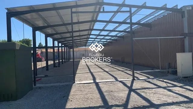 Industriel/Logistique dans Jonquières à louer - Photo de la construction – Image 2 sur 9