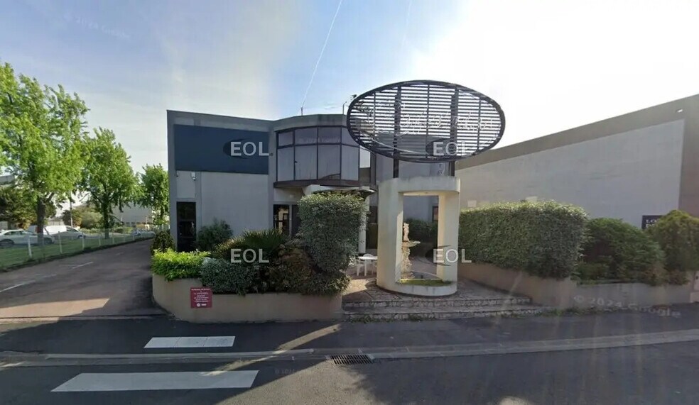 Local d’activités dans Champigny-sur-Marne à louer - Photo de l’immeuble – Image 1 sur 13