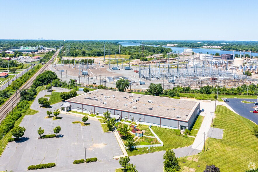 302 Commerce Square Blvd, Burlington, NJ à louer - Photo principale – Image 1 sur 2