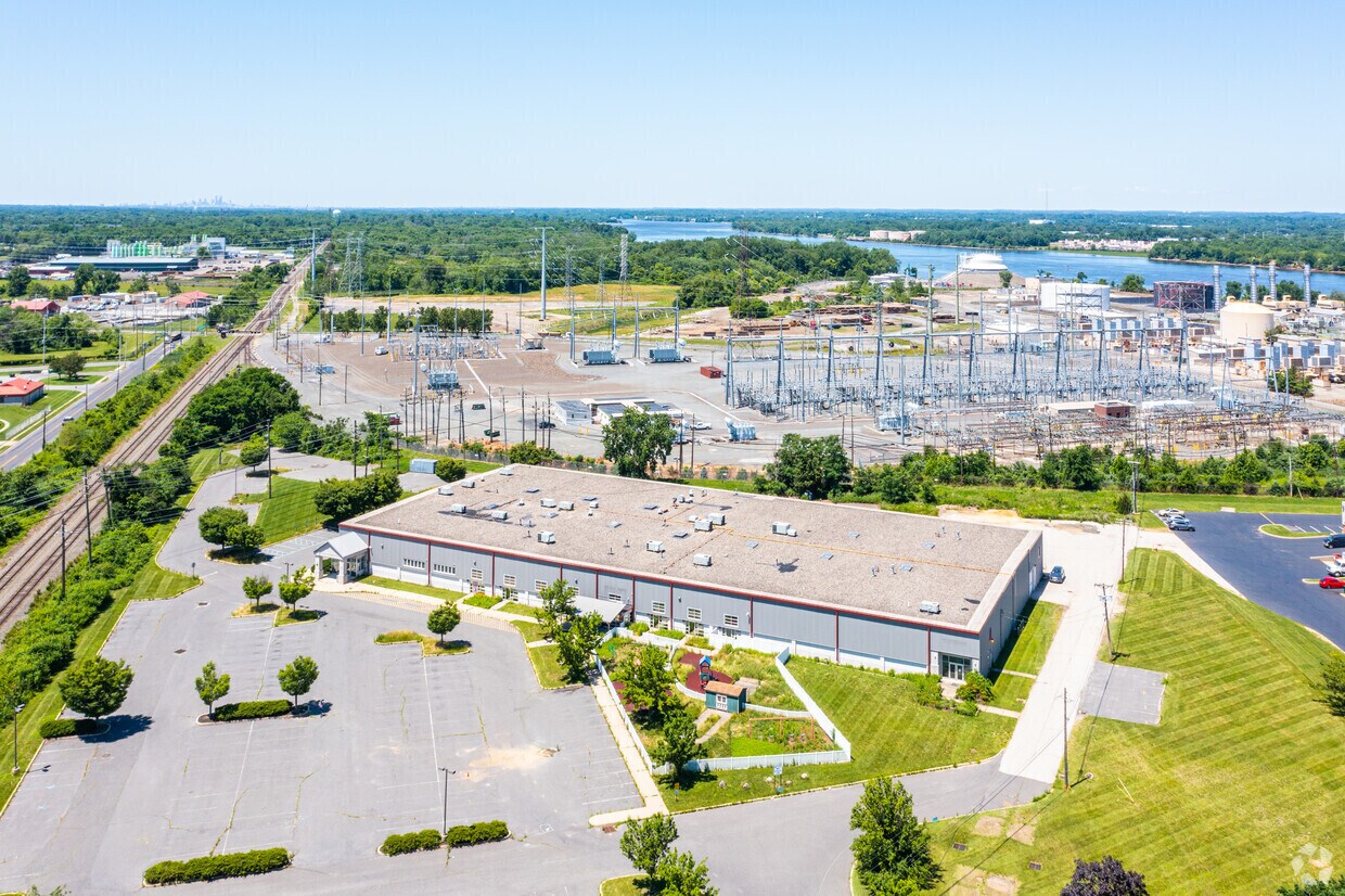 302 Commerce Square Blvd, Burlington, NJ à louer Photo principale– Image 1 sur 3