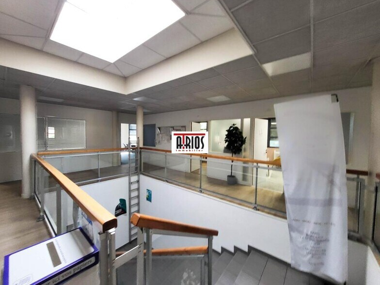 Bureau dans La Seyne Sur Mer à vendre - Photo de l’immeuble – Image 3 sur 12