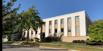 211 W Chicago Ave, Hinsdale, IL à louer Photo de l’immeuble– Image 1 sur 1