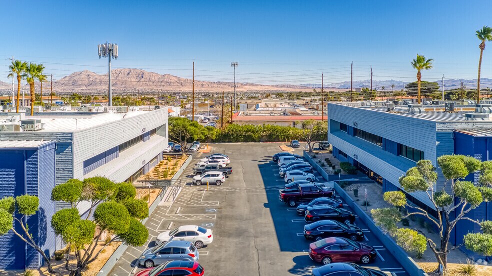 1785 E Sahara Ave, Las Vegas, NV à vendre - Photo de l’immeuble – Image 2 sur 21