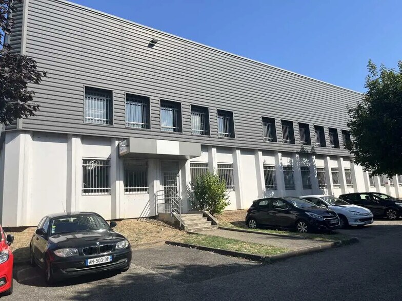 7-19 Rue André Sentuc, Vénissieux à louer - Photo de l’immeuble – Image 2 sur 13