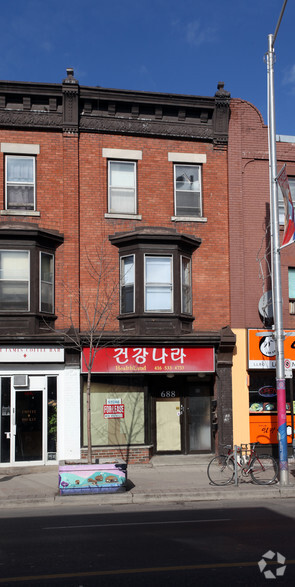 688 Bloor St W, Toronto, ON à vendre - Photo principale – Image 1 sur 7