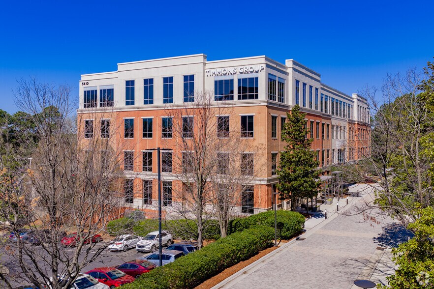 5410 Trinity Rd, Raleigh, NC à louer - Photo principale – Image 1 sur 28