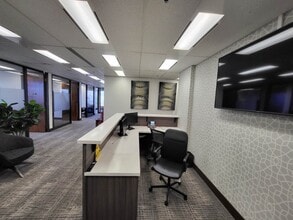 1200 W 73rd Ave, Vancouver, BC à louer Photo intérieure– Image 1 sur 9