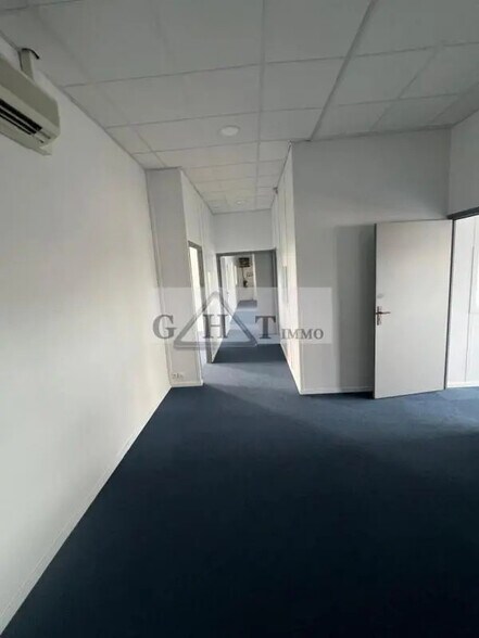 Bureau dans Saint-Ouen-sur-Seine à louer - Photo de l’immeuble – Image 1 sur 11