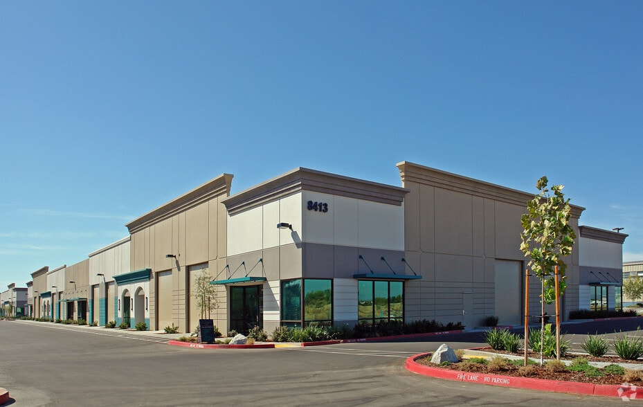 8413 Washington Blvd, Roseville, CA à louer - Photo de l’immeuble – Image 3 sur 10