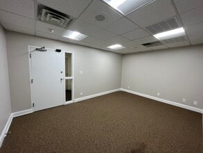 225 Boston St, Lynn, MA à louer Photo intérieure– Image 2 sur 11