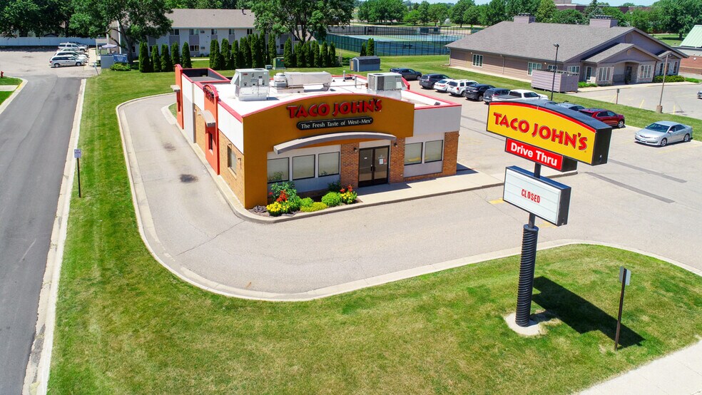 1401 State St N, Waseca, MN à louer - Photo de l’immeuble – Image 1 sur 16