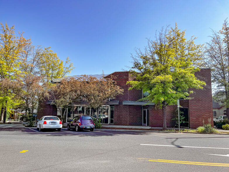 18 NW Oregon Ave, Bend, OR à louer - Photo de l’immeuble – Image 3 sur 7