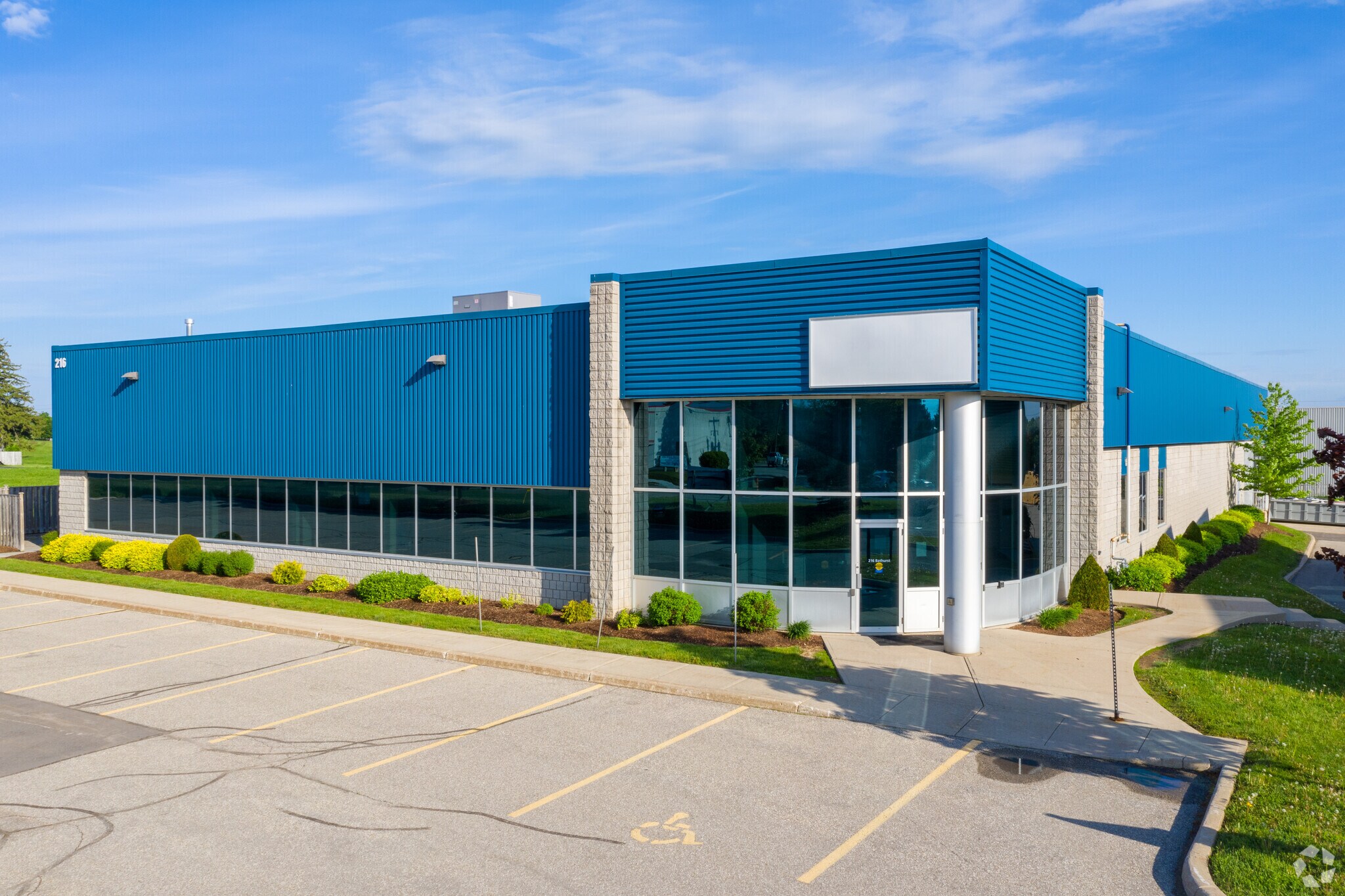 216 Bathurst Dr, Waterloo, ON à louer Photo principale– Image 1 sur 12