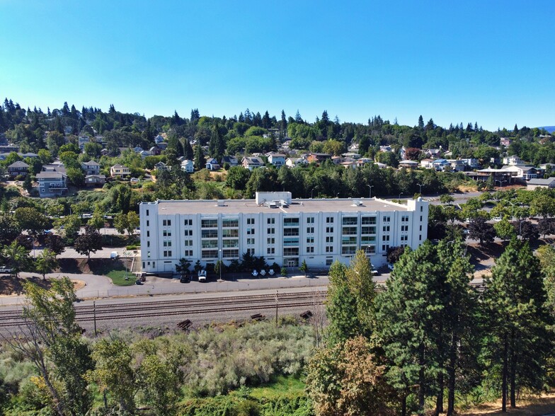 902 Wasco St, Hood River, OR à louer - Photo de l’immeuble – Image 3 sur 13