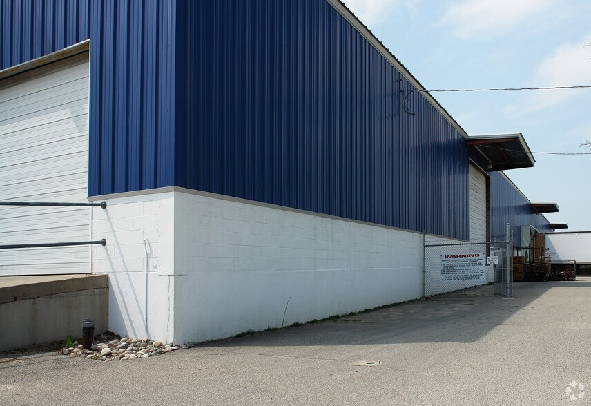 3801 Kraft Ave SE, Grand Rapids, MI à louer - Photo de l’immeuble – Image 3 sur 4