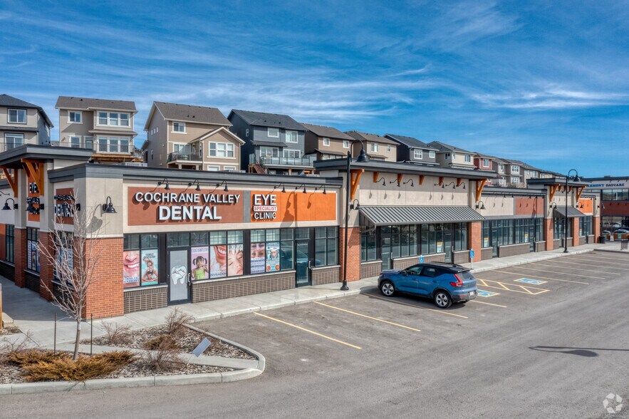 100 Horse Creek Rd, Cochrane, AB à louer - Photo principale – Image 1 sur 10