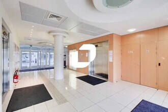 Bureau dans Évry-Courcouronnes à louer Hall d’entrée– Image 1 sur 10