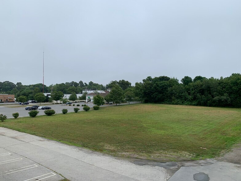 40 Gooding Ave, Bristol, RI à louer - Photo de l’immeuble – Image 3 sur 5