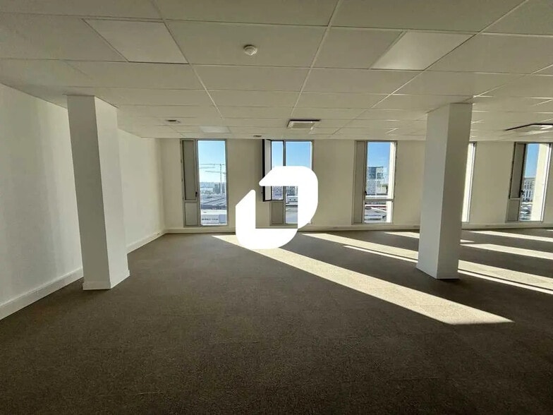 Bureau dans Bordeaux à louer - Photo de l’immeuble – Image 2 sur 14