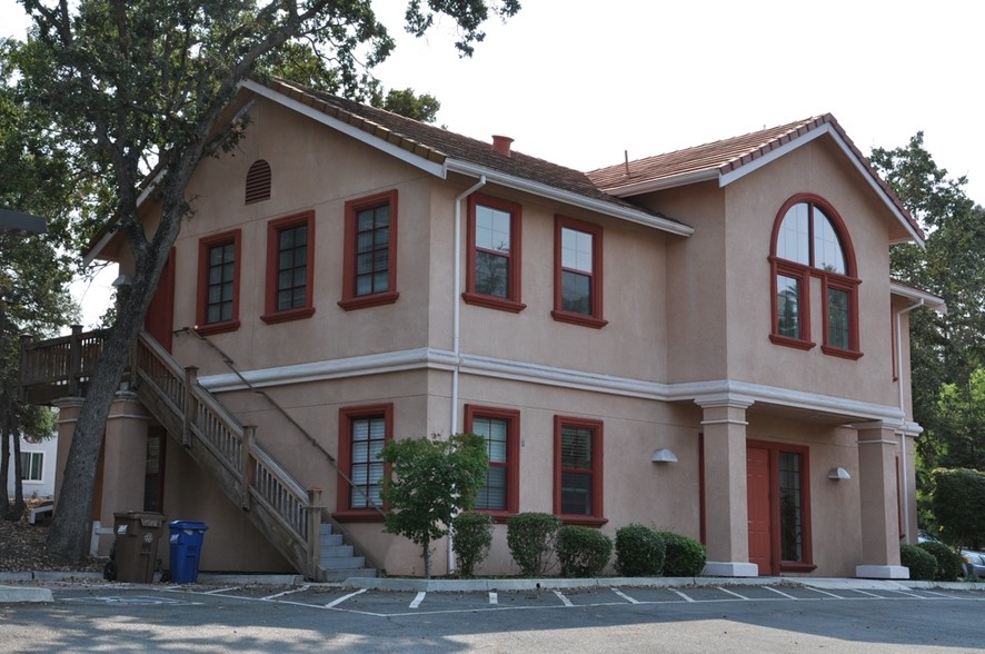 818 Grayson St, Pleasant Hill, CA à louer - Photo de l’immeuble – Image 3 sur 3