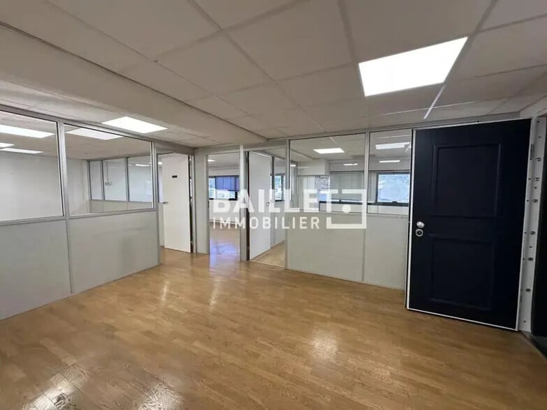 Local commercial dans Villeneuve-Loubet à vendre - Photo intérieure – Image 1 sur 8